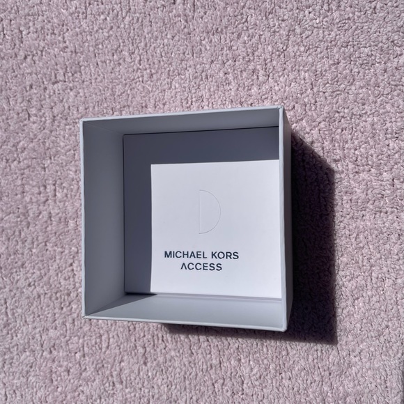 COPY - Michael Kors smart watch - Picture 6 of 12